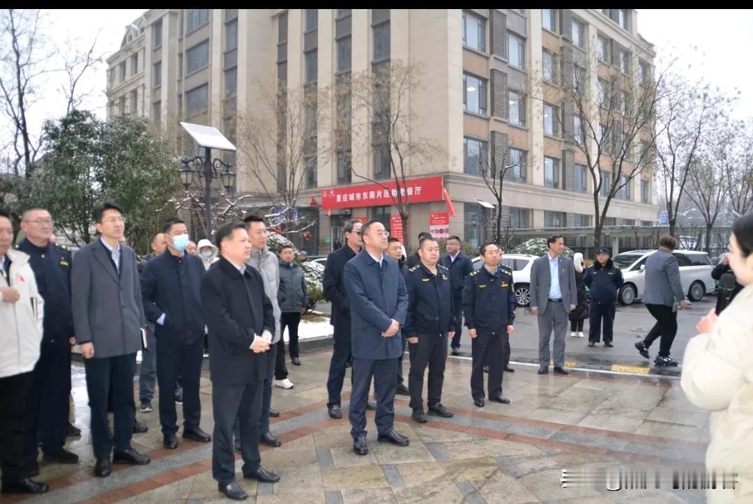 官与兵的站姿区别

气势就是不一样，你看出来了吗？