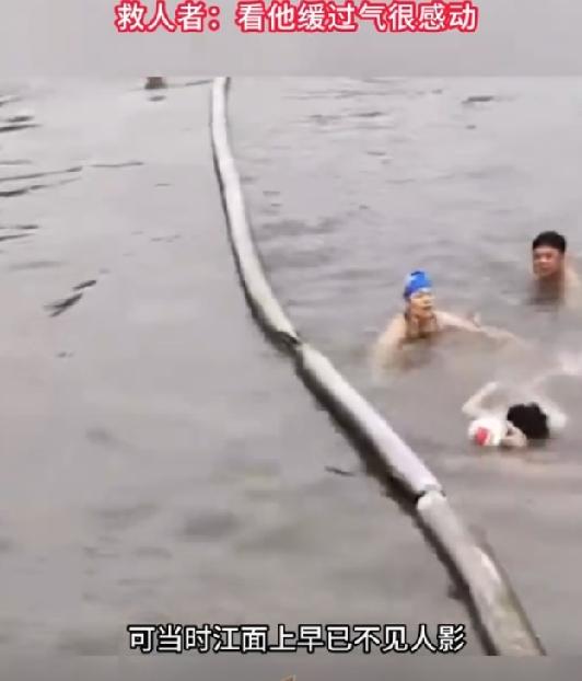 太惊险了！西一名15岁少年江中溺水，沉入水下长达4分多钟，被正在游泳的几个人发现