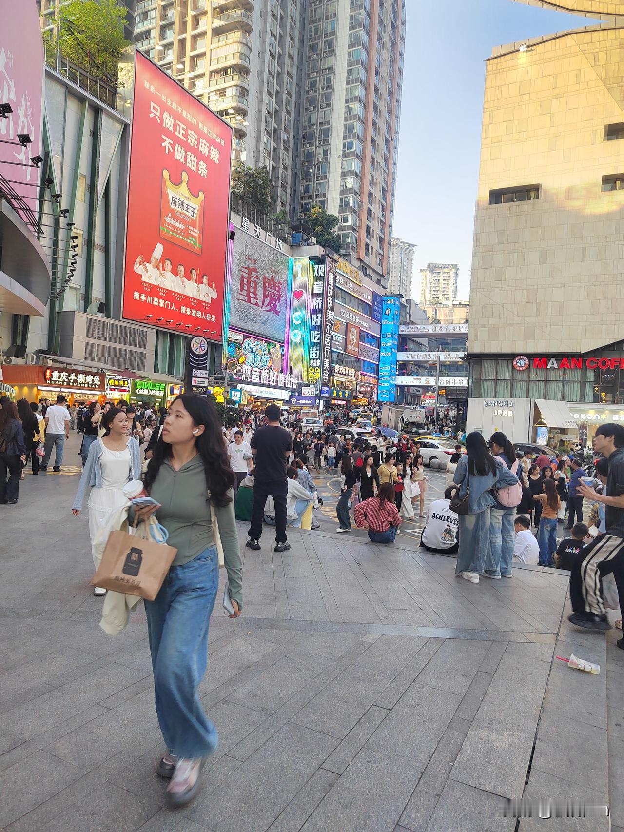 许多话我们听惯了上半句  其实后半句才是真实写照原来我们都被骗了，现实才是下半句