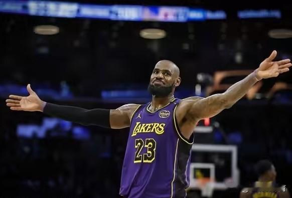 詹姆斯复出未达预期，东契奇半场20分仍落后对手！
今天，在缺席了14场比赛后，詹