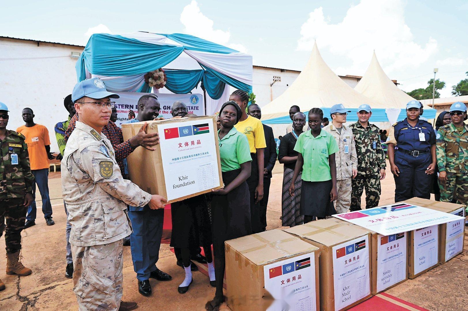 #精忠蓝盔[超话]##致敬中国蓝盔##这就是中国军人# 中国蓝盔：用爱点亮希望之