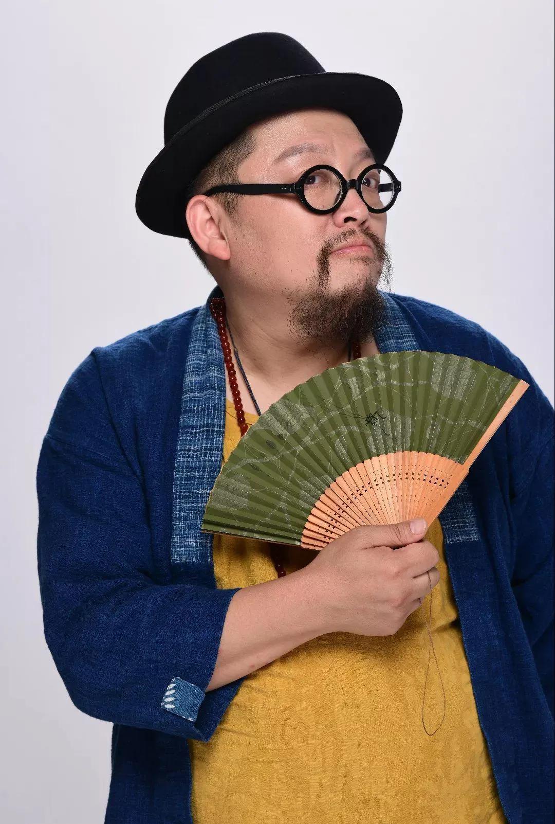 史航不承认性骚扰！

史航我见过两三次，一起吃过一次饭！对他没什么太多感。我看人