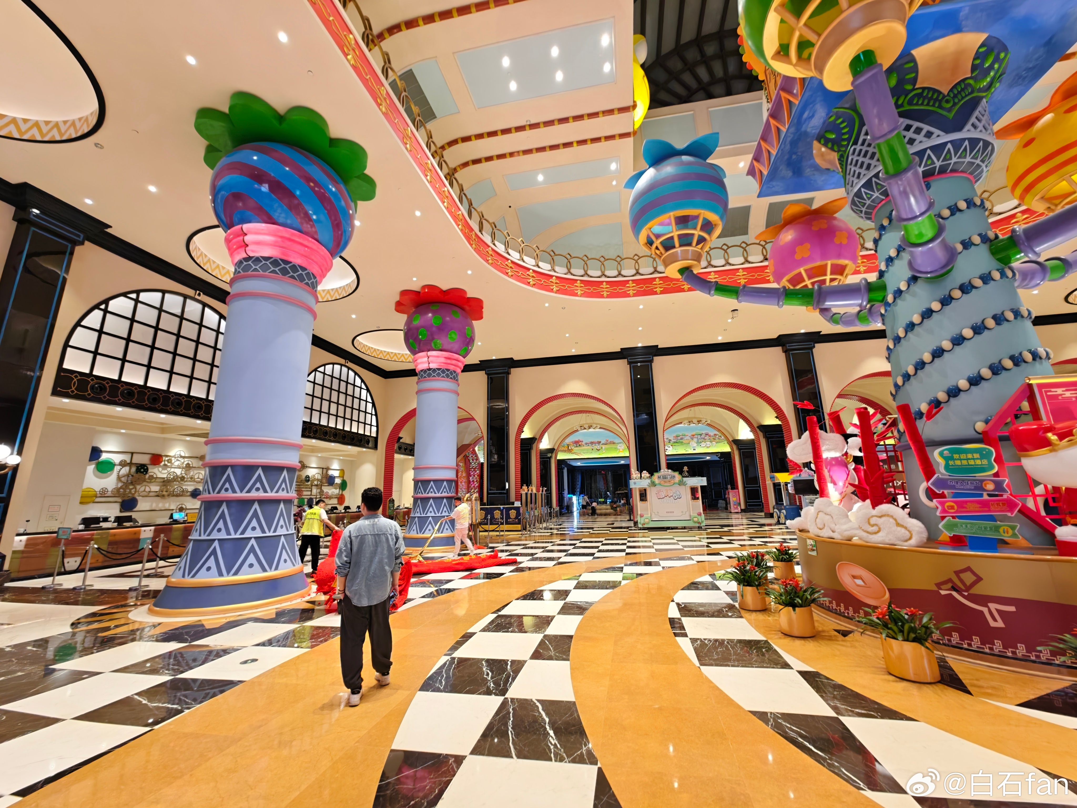 这个酒店的配色很丰富很乐园哦就是没啥时间去玩😮💨 广州·长隆熊猫酒店