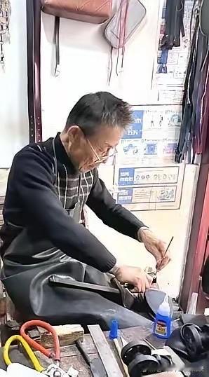 泪目！江西一弃婴被残疾老汉收养靠修鞋养大女婴，20年后女孩说：“我爸和我奶让我嫁