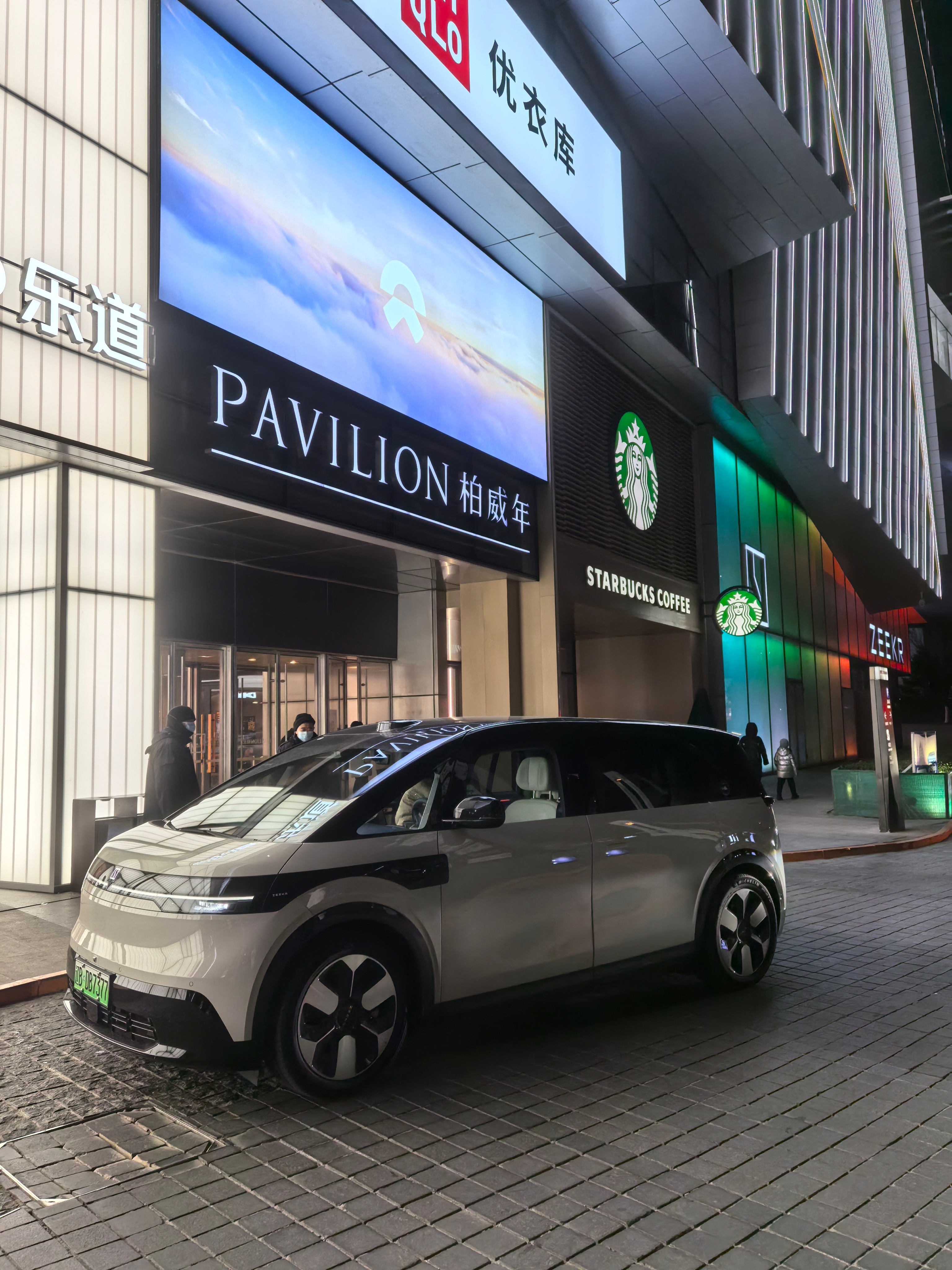 今天开MIX带娃它是为数不多有回头率的奶爸车尤其是图2这样双门打开的状态下前几年