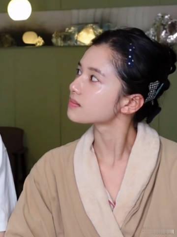 你的意思这是张婧仪素颜原本计划长成张婧仪素颜这样 对比好多艺人的素颜状态，张婧仪