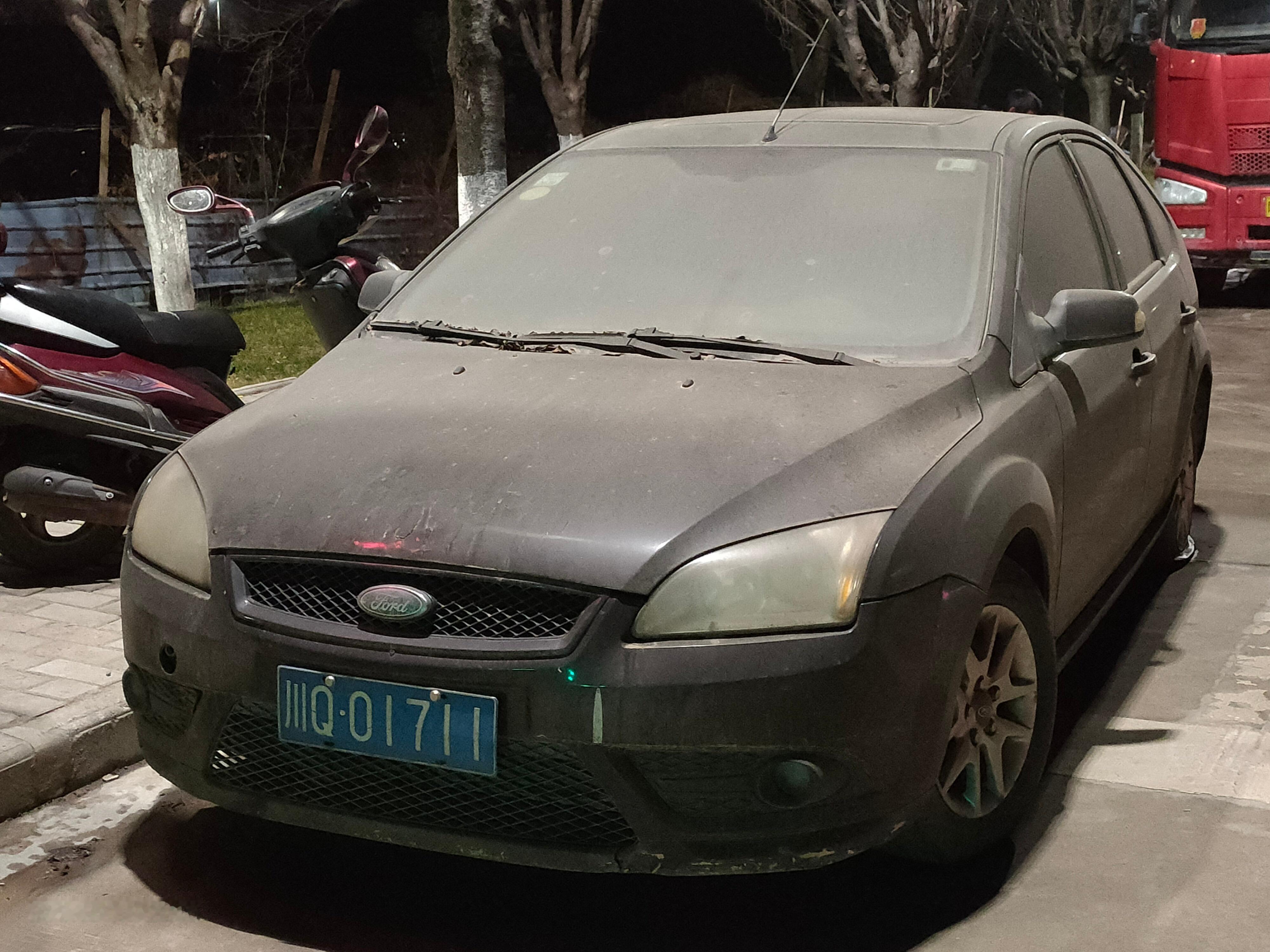 汽车汽车街拍我与汽车的日常福特福克斯 路边的经典福克斯 安康