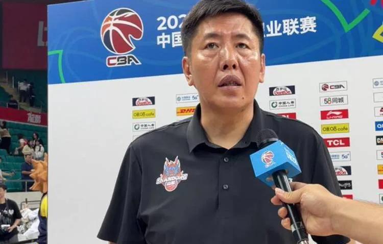 下一轮迎来吉林队，丁团长的救赎之战提前到来。
首战33分惨败，丁伟以120迈的高