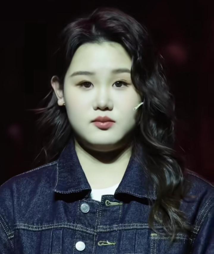 张家齐现在真的越来越好看了，颜值一路飙升，气质又甜又飒。可谁能想到，她这份亮眼的