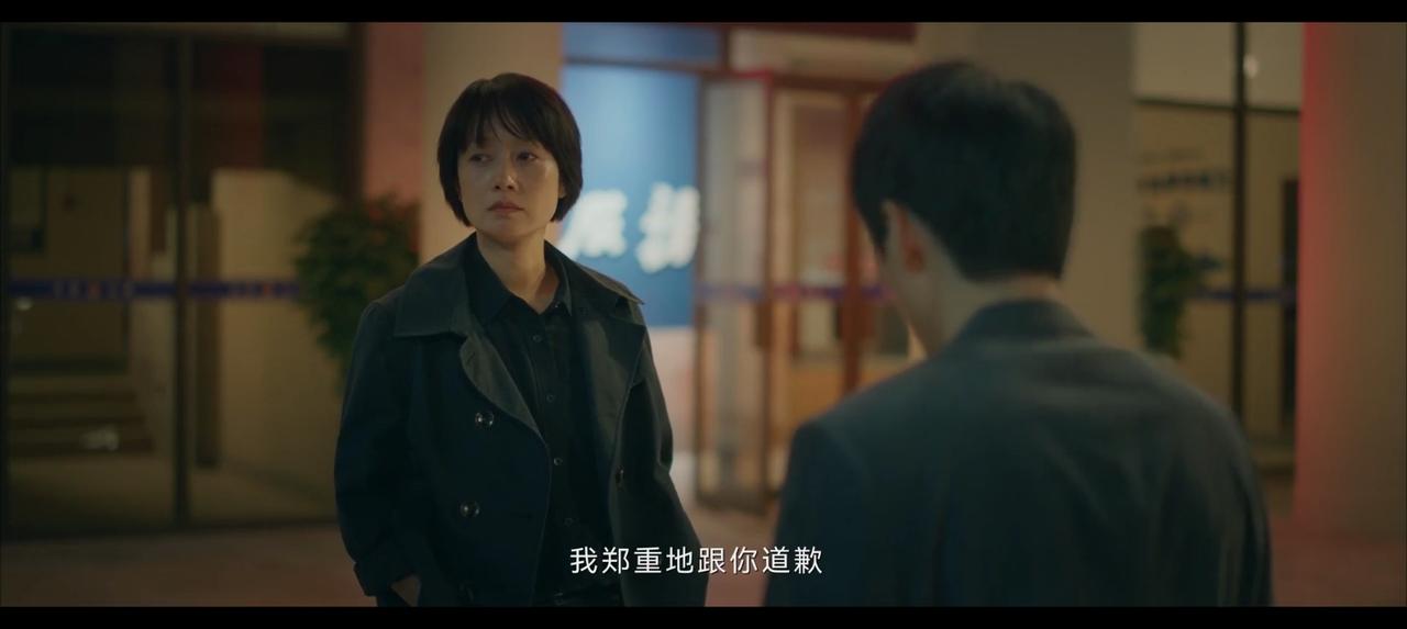 《错位》，我还看么？
最好看的是序幕。
一起凶杀案，三、四集了，几乎无进展。女警