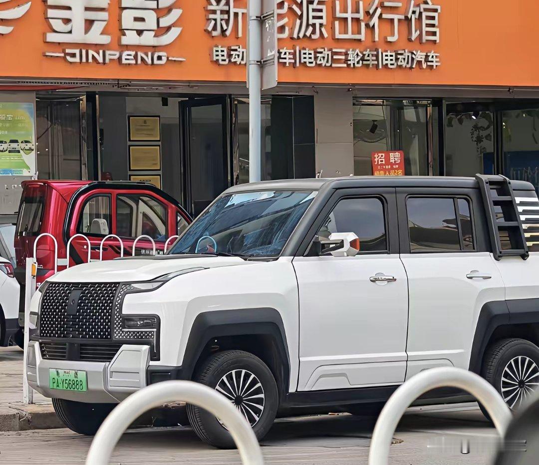 难以置信这竟然是比亚迪官方的宣传照，大唐这种5.2米多长，2米宽的大型SUV，硬