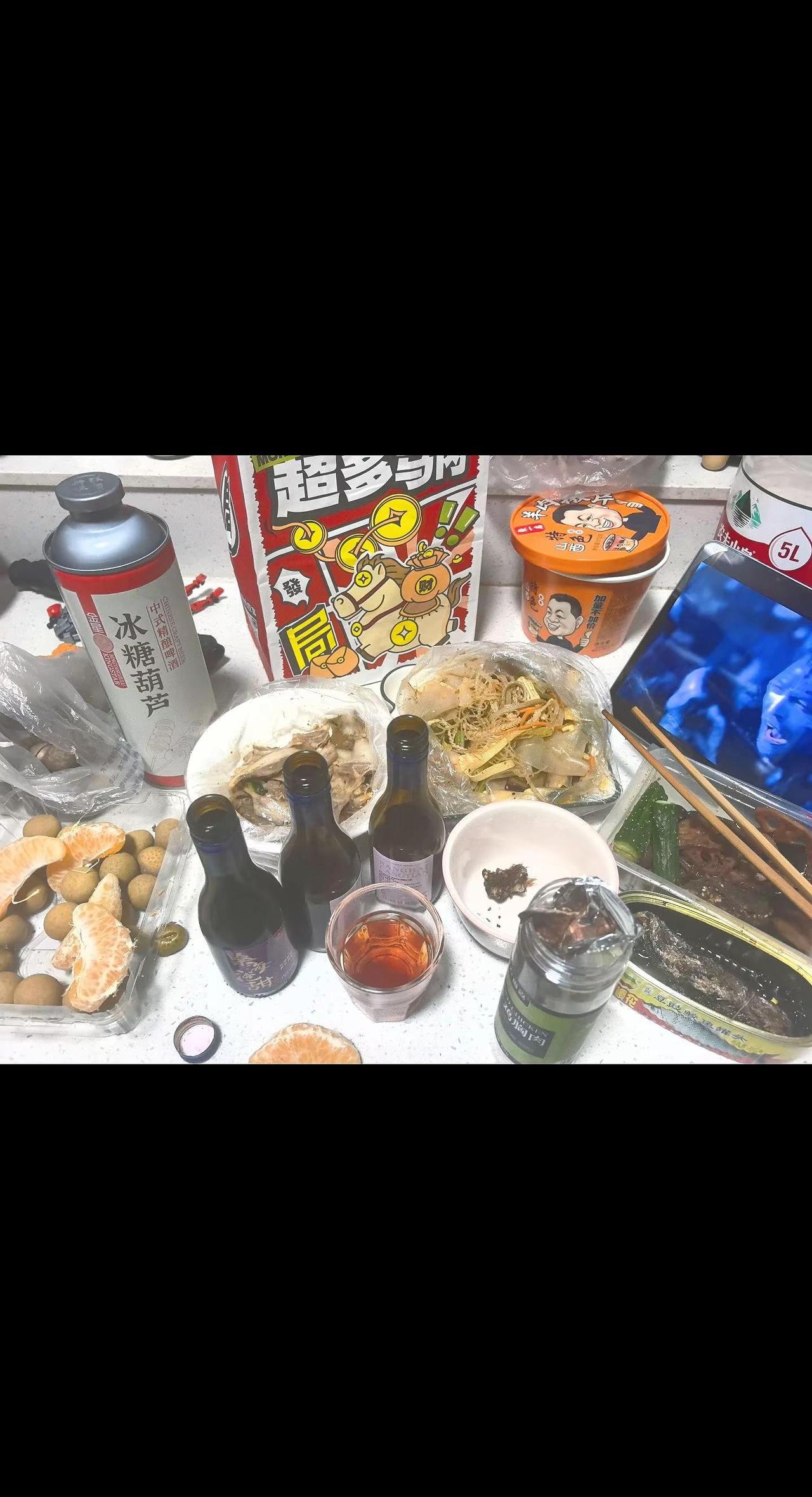 结束一天的疲惫和烦心，一个人安静下来，小酌几杯，这可能是我最舒服的样子，不是孤独