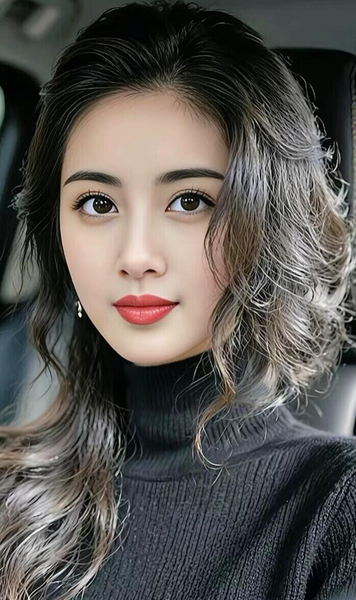 气质女神，优雅黑发，红唇魅惑，车中自拍，时尚穿搭