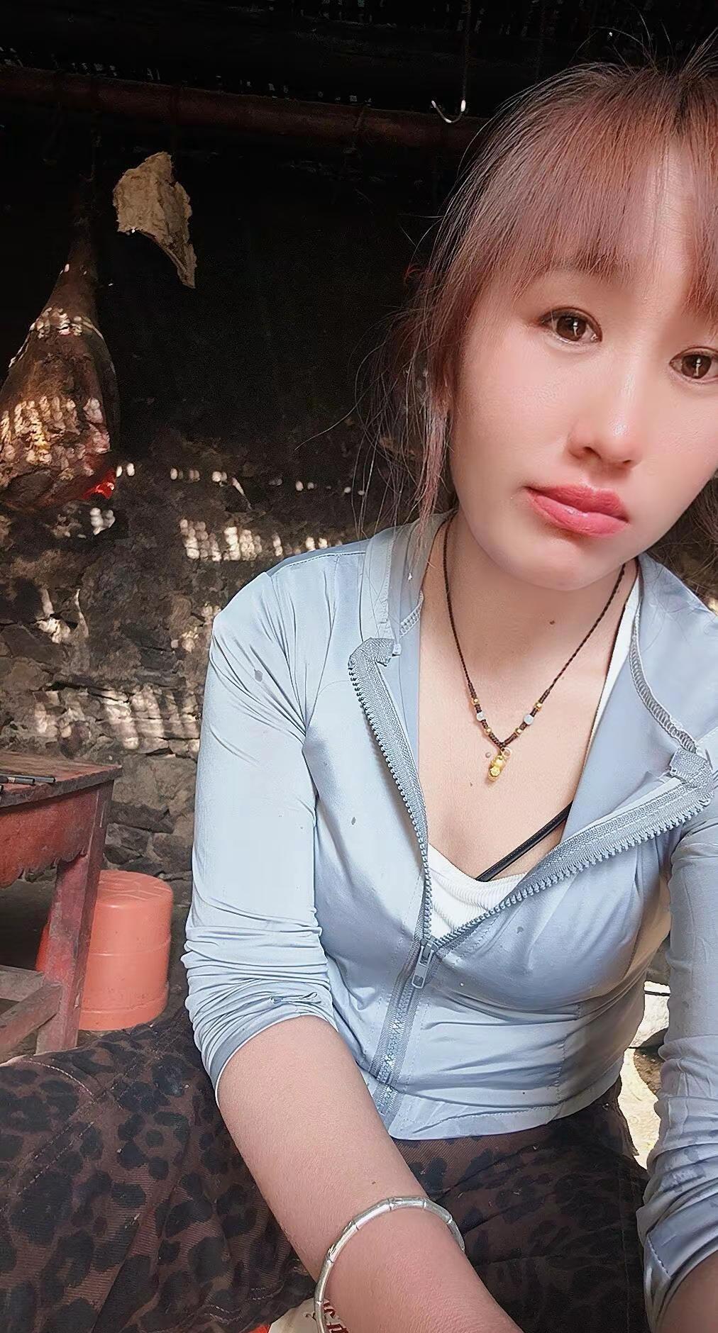 “突然没那么多想要的了          只想安安稳稳的一年又一年…”[合十][