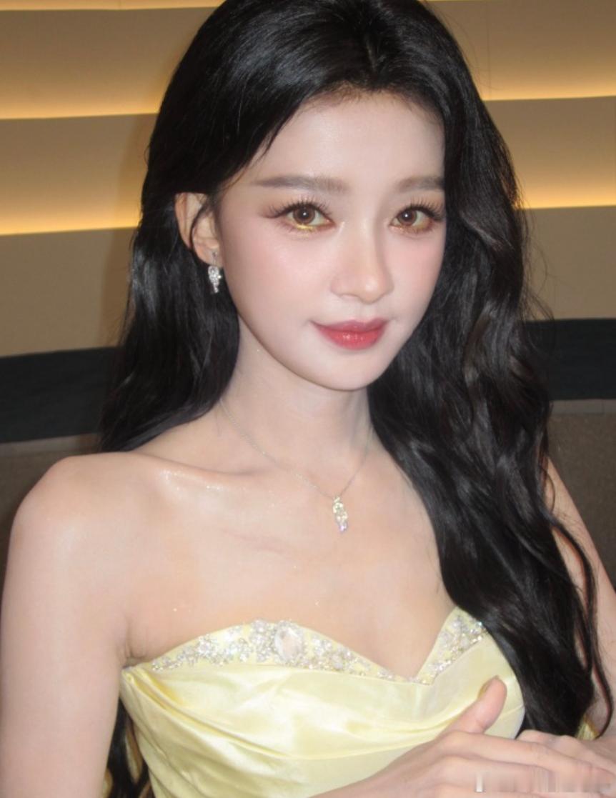 导播才是最会吃瓜的人， 简直把流量密码玩明白了 昨晚董子健和吴磊一起上台领年度优