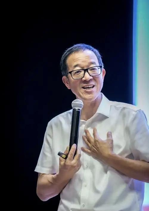 俞敏洪说：“我在北大知道的那些漂亮女生，最后生活都不怎么幸福，因为她们漂亮，因为