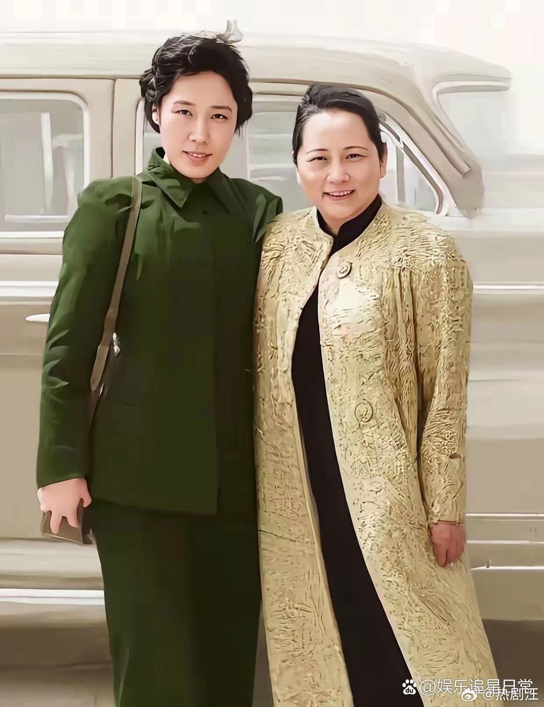 宋庆龄和王光美的合影，两人一看就气质不凡！ 