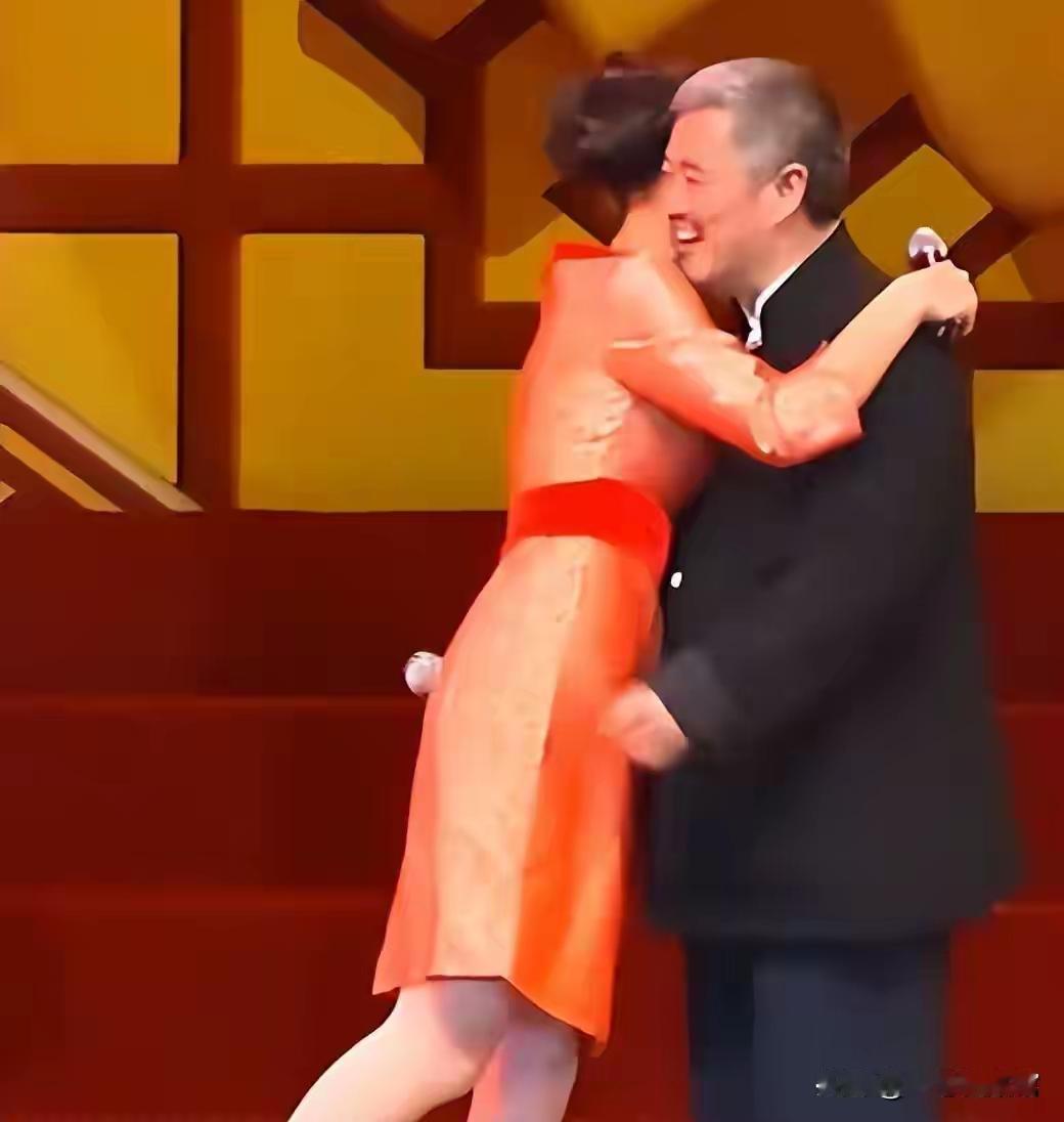 麻烦大了！被官媒点名后，闫学晶再传噩耗，这一次赵本山都受牵连前不久闫学晶就因旗下