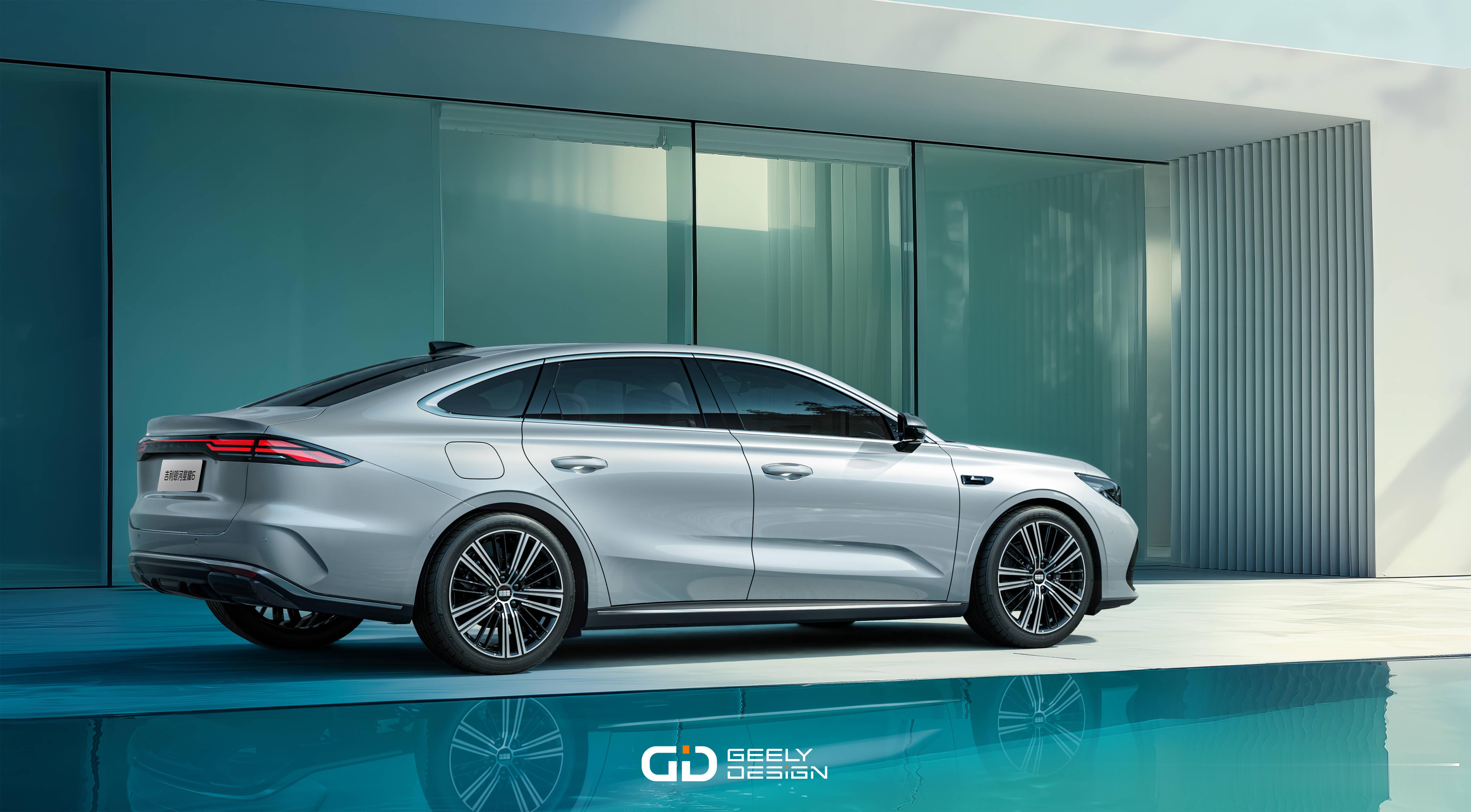 11安全气囊+航天级硼钢车身🛡️中保研碰撞测试全优认证，守护每个家庭的星辰大海