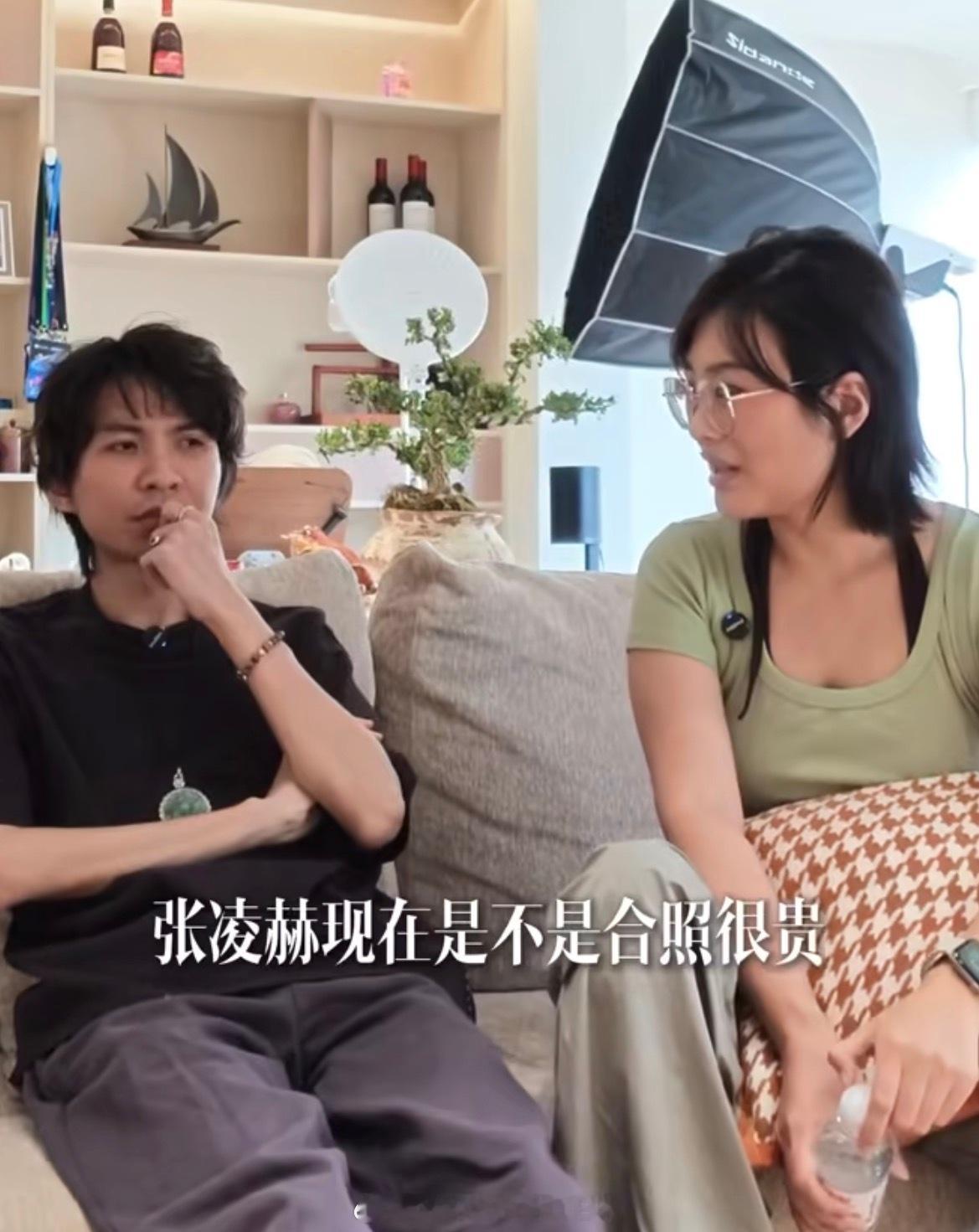 曝与张凌赫合照价格啊…真的假的？合照还收费吗？才知道。 