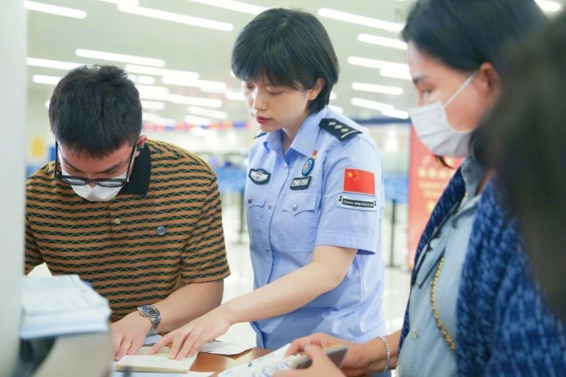 【#白云边检站女警于童入围新时代青年先锋奖公示#！精通英语韩语】3月23日，20