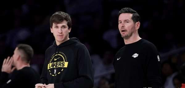 美媒直接力挺里夫斯的经纪人，称他们干得好，别想把里夫斯赶出城，也不能让詹姆斯与他