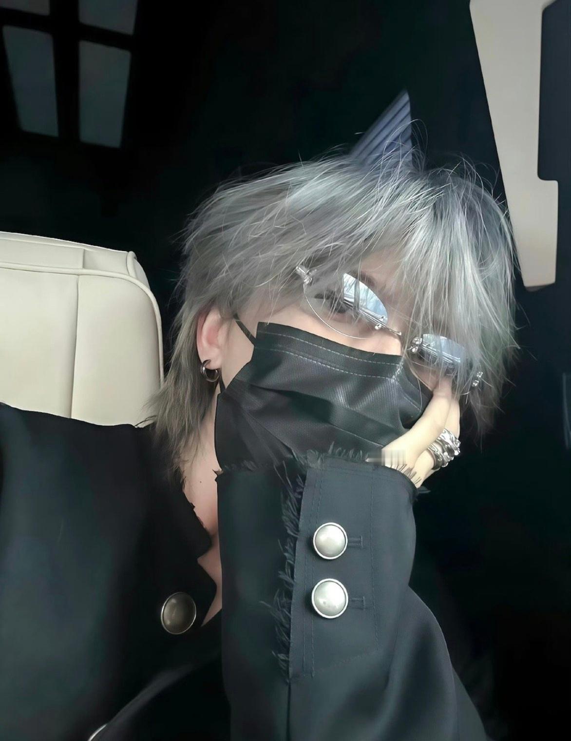 全宇宙第一大帅哥出新歌啦，这销量不得直接冲上史上第一？