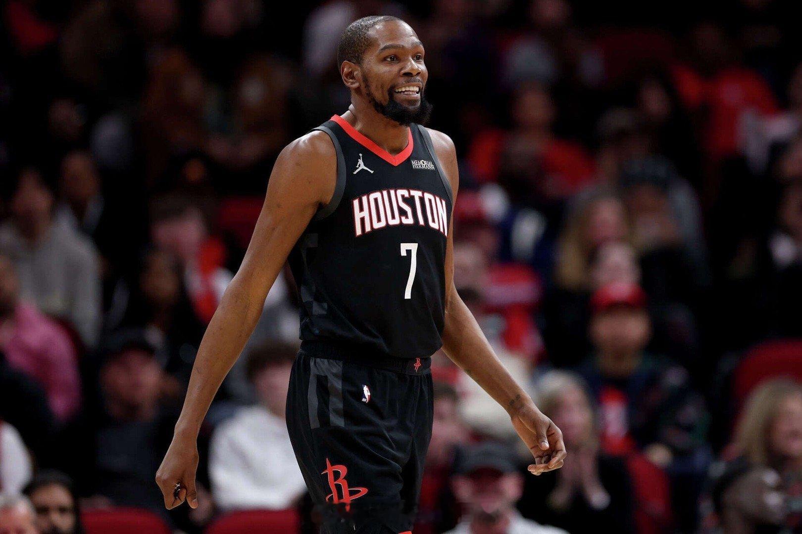 实至名归！这是杜兰特职业生涯第12次入选NBA最佳阵容，火箭队自2020年后再度
