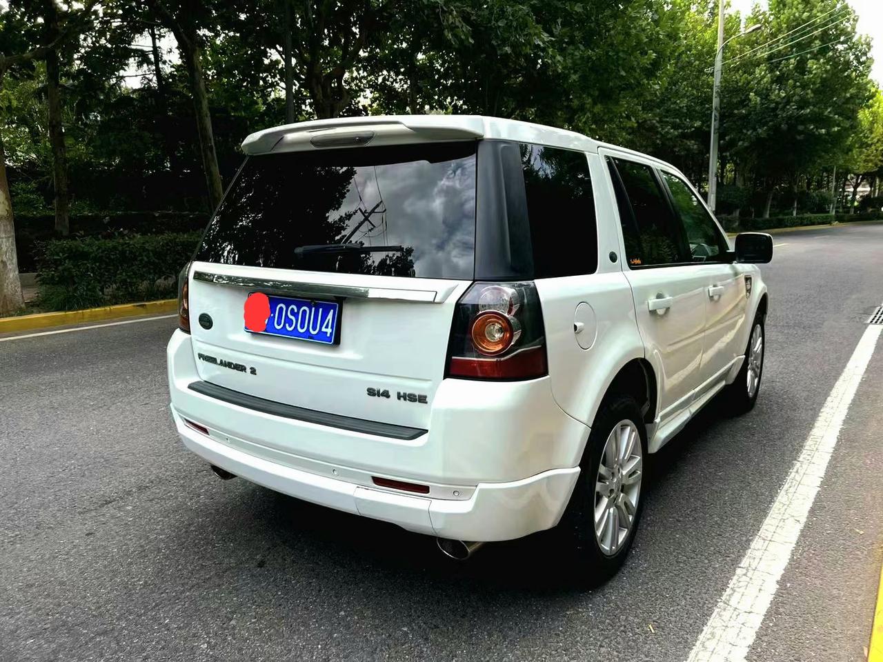 如果不是路虎极光出来之前。那你肯定是会被这个造型吸引的。这是路虎的第2代神行者，