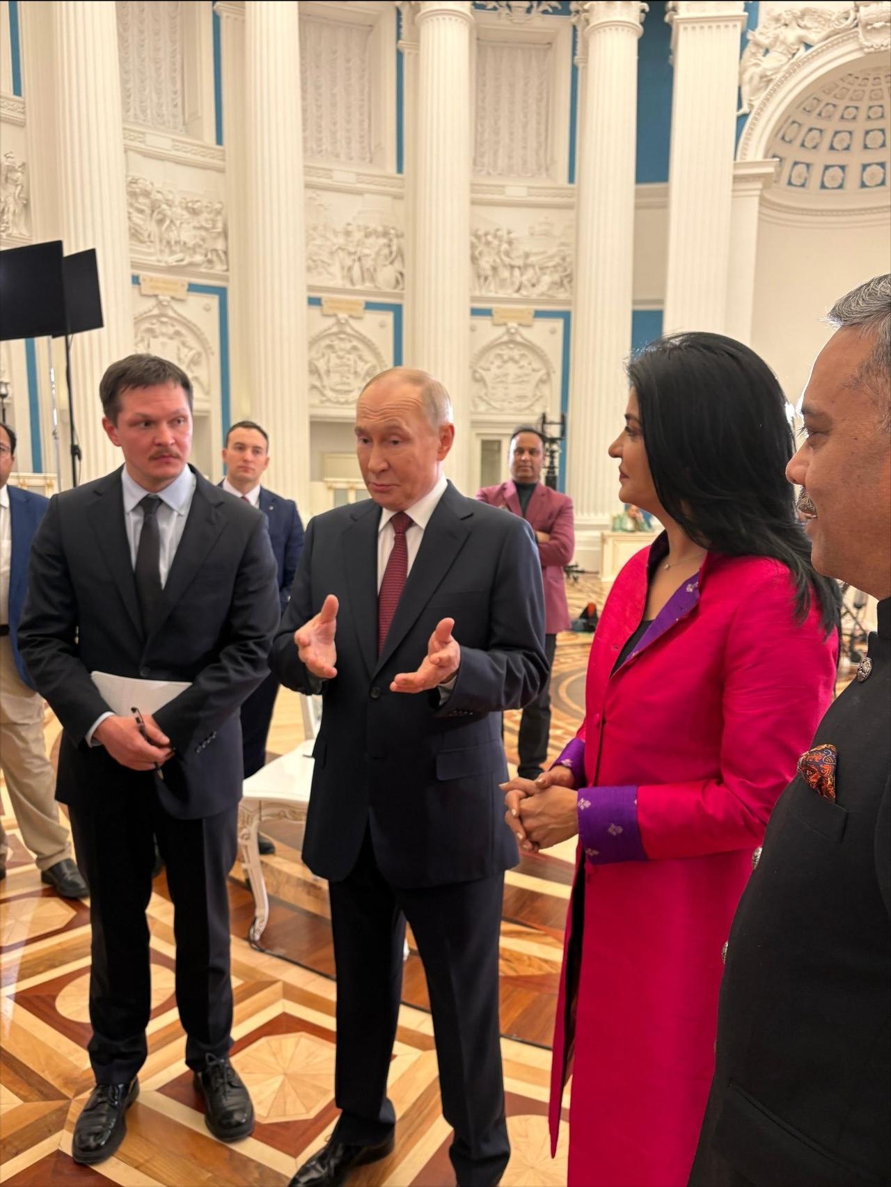 俄罗斯给定心丸，印度不怕了
在当地时间12月4日晚间抵达印度之后，普京迅速对印度