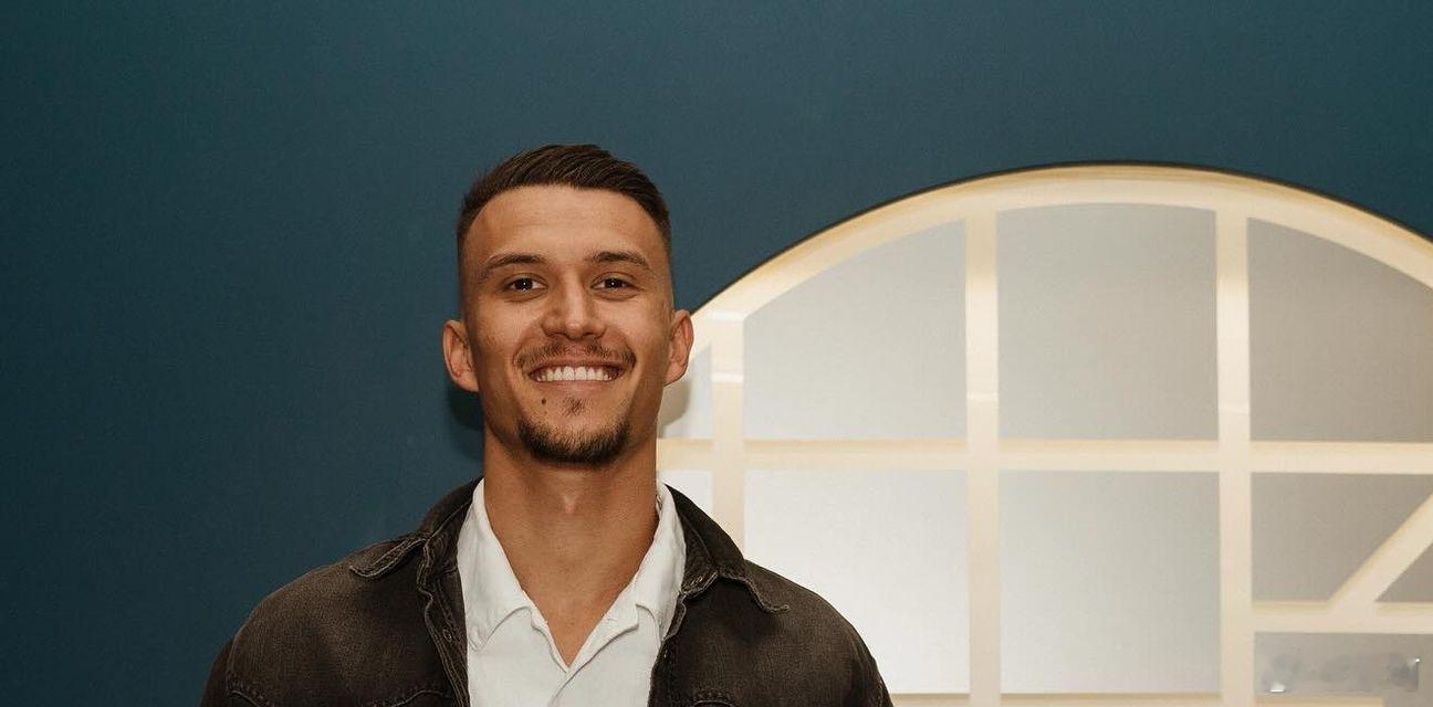 根据Sportske Novosti的消息，沙尔克04希望以100万欧元的转会费