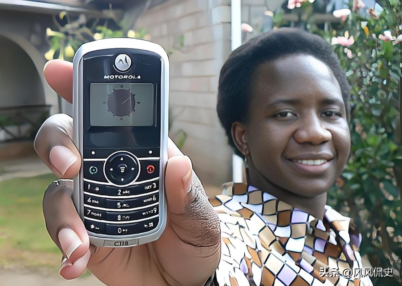 非洲大陆的电网由中国架设，互联网基站由中国搭建，民众手中的手机也多为中国品牌，这