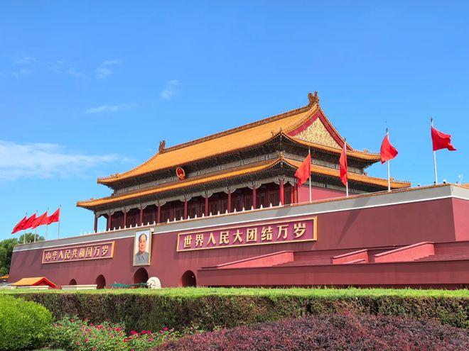 美国总统刚离开中国，紧接着将是俄罗斯总统来中国，世界历史上罕见。

今天是5月1