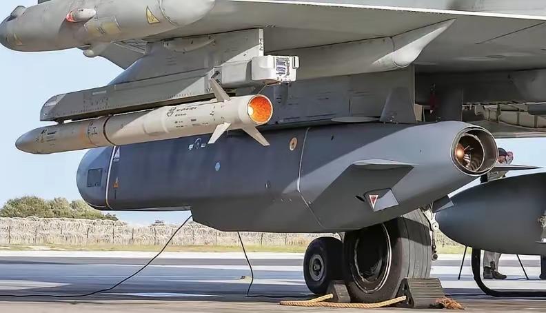 乌克兰用导弹袭击俄罗斯导弹工厂，造成40多人死伤！





乌克兰总统泽连斯基