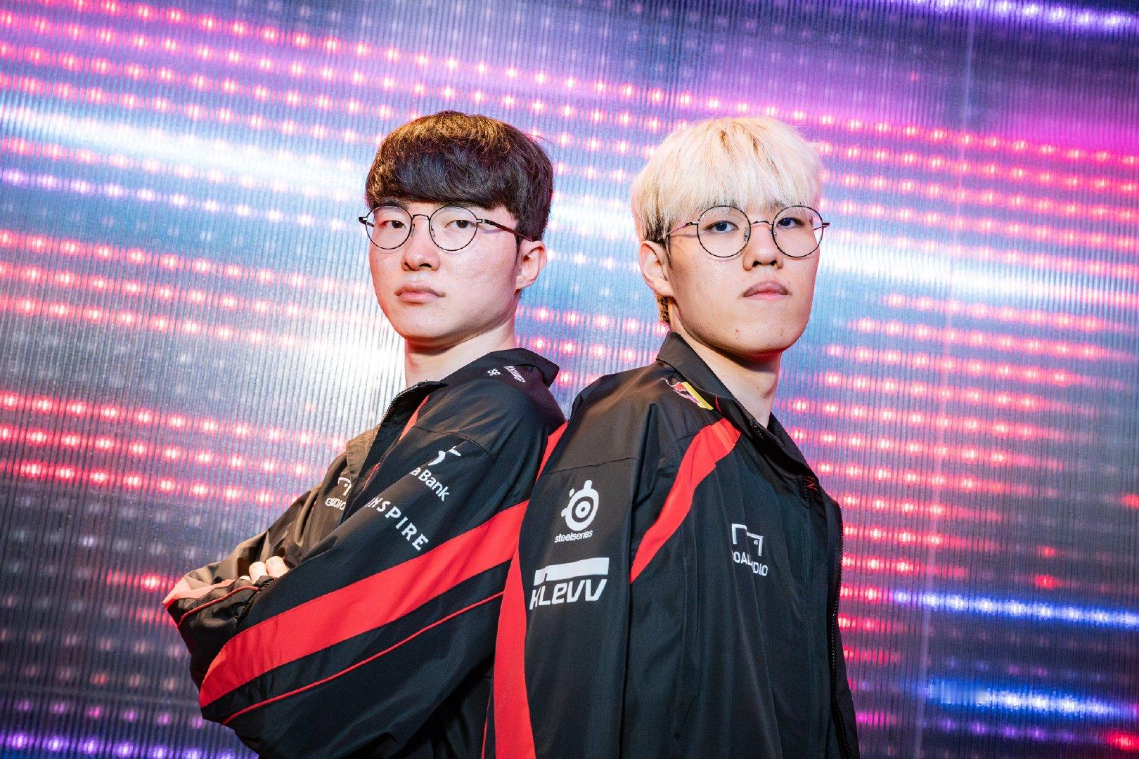 T1 2：2 KT  你有点不是人了，大O！又回到了农夫三拳形态是吧。对线期看不