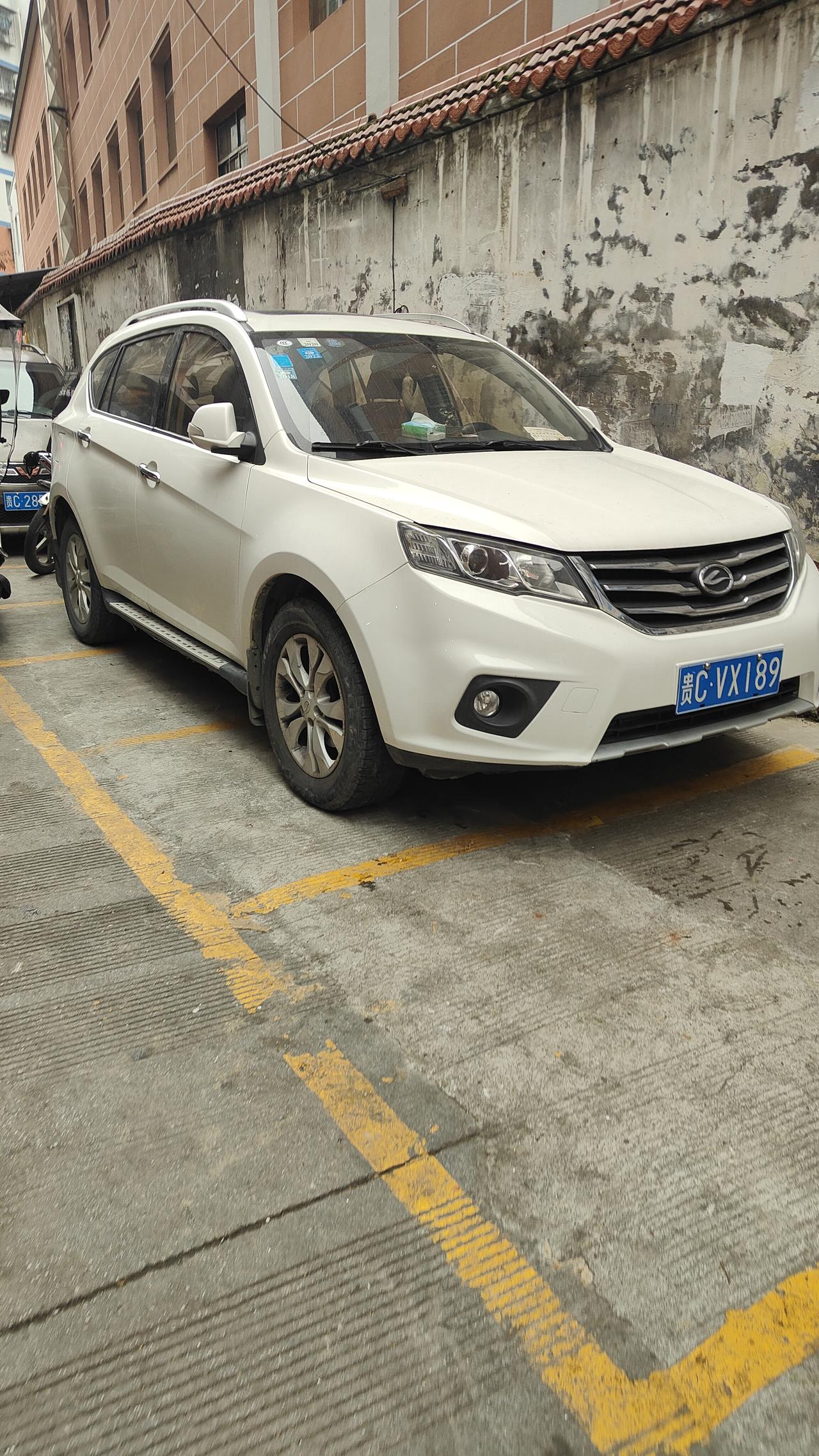 这个车是什么车
我也不认识啊
有没有认识的