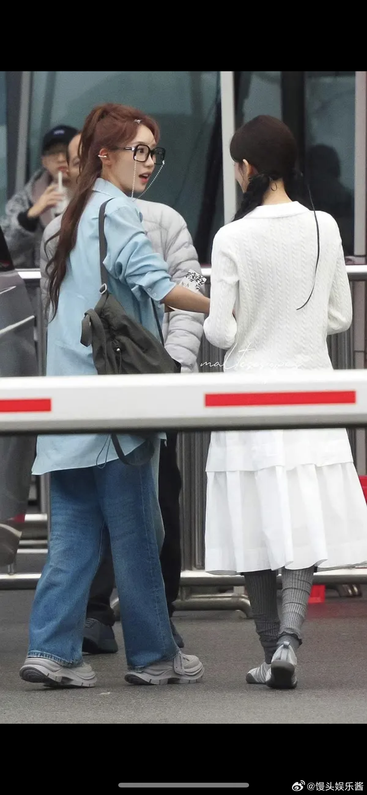 张月是不是谎报身高了？张月穿这5厘米大厚鞋跟咋跟接近无跟的陈瑶一样高，张月报16