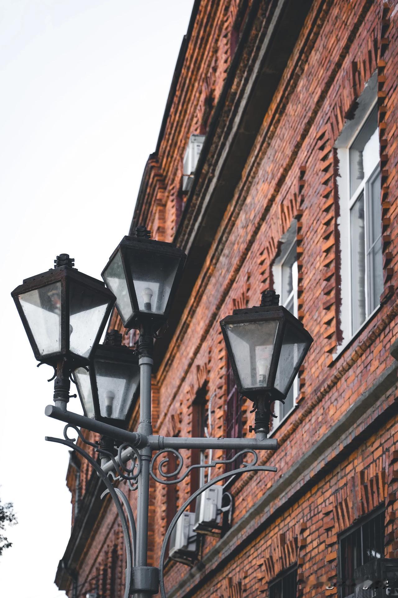 今天带大家解锁一下海参崴的精华打卡点😎
从纳戈尔内公园的早晨咖啡☕️
到百万庄