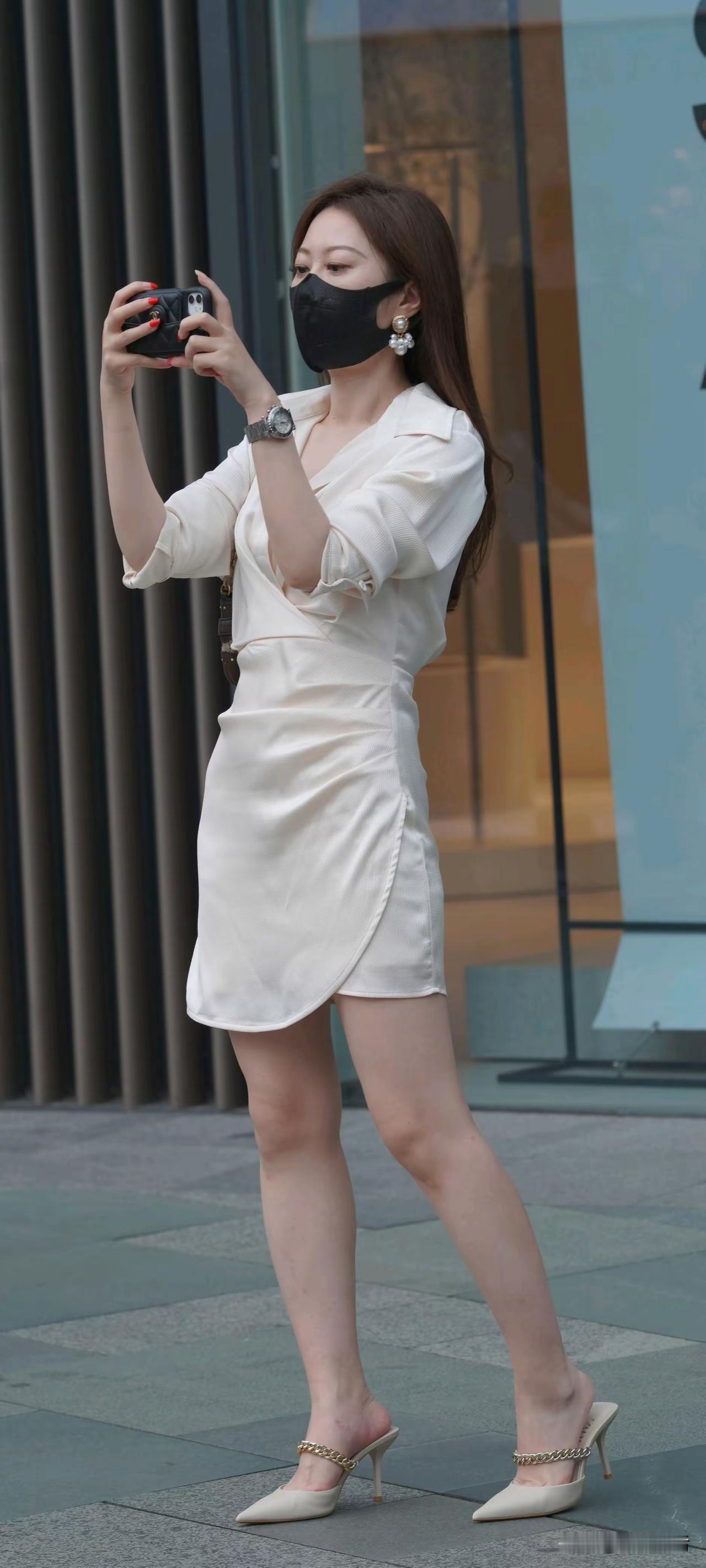 优雅白裙穿搭，时尚街拍瞬间怎么拍出高级感街拍 你认为人幸福不幸福取决于什么 人的