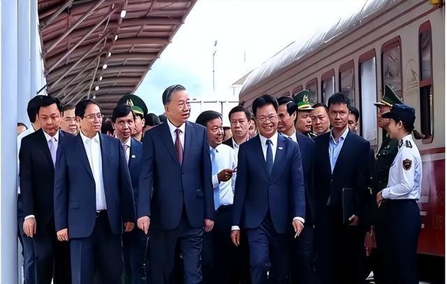 越南已被逼入绝境？总理临卸任赌上全部，对接中国换掉米轨

麻烦看官老爷们右上角点