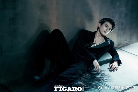 感觉邓凯下一秒要强制爱了邓凯面部折叠度邓凯费加罗男士阴湿感封面 邓凯首封，三种造