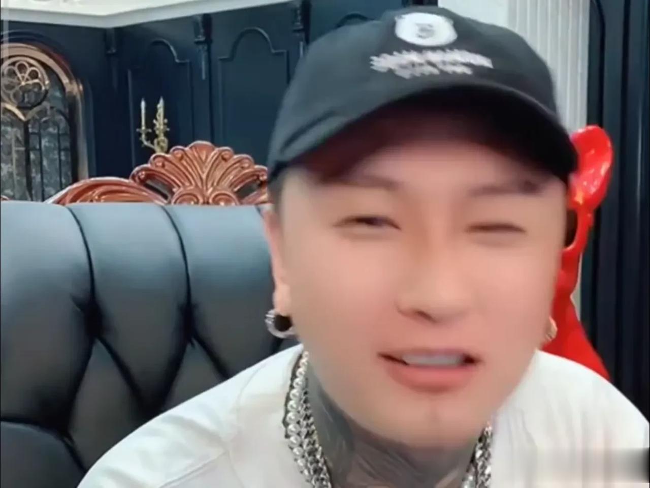 财神风聊辛巴会不会转平台，现在平台的人抹黑辛选辛巴，影响他的上升发展，辛巴如果走