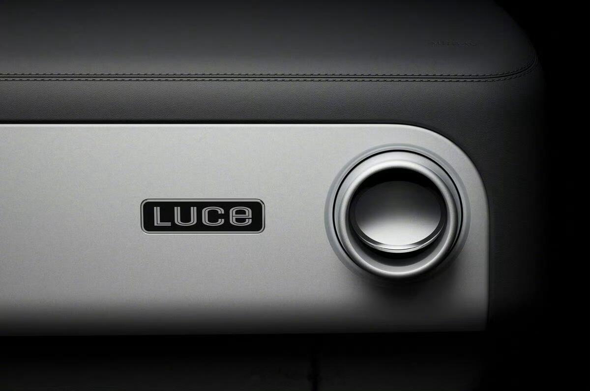 【法拉利首款纯电车型内饰曝光】2月9日消息，据外媒AUTOCAR报道，法拉利正式