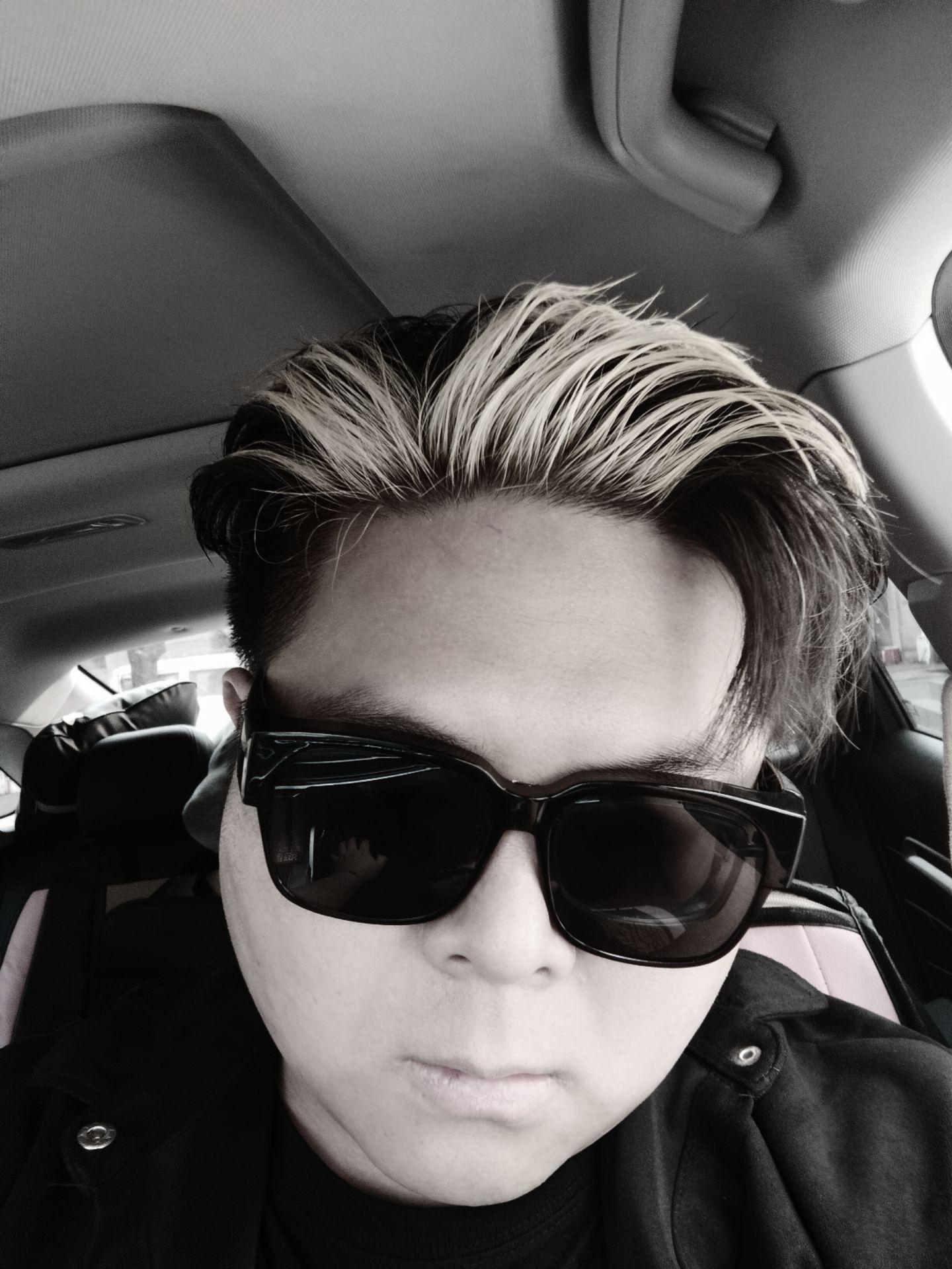 独自走到今天已经很不容易，我不需要任何人理解我，但我要你懂我