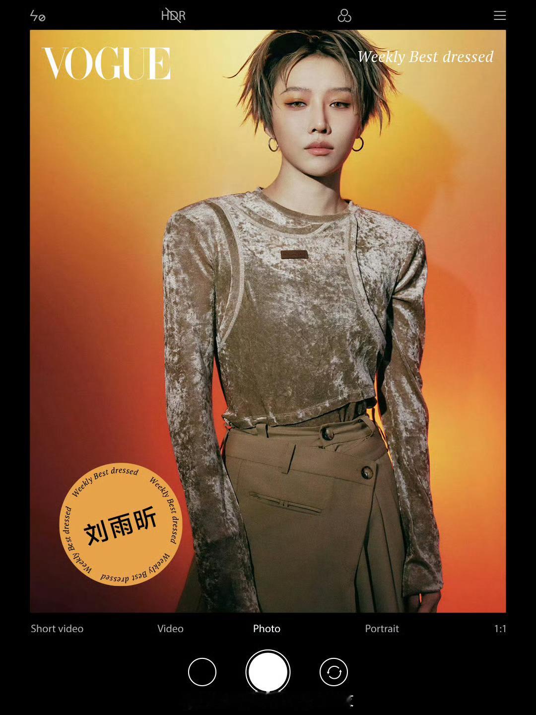 刘雨昕又双叒入选VOGUE一周最佳穿搭，年内已经上榜9次，累计上榜17次，获时尚