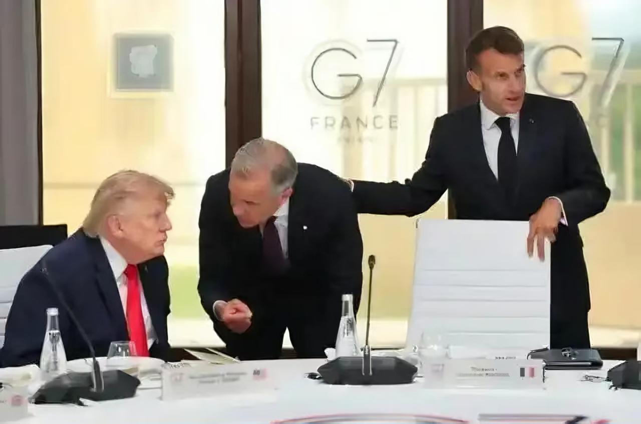 特朗普这次在 G7 峰会上的操作真的太敢了，当着加拿大现任总理卡尼的面，直接把人
