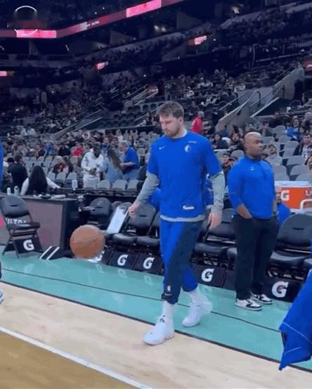 太假？真不是！说卢卡是当今NBA“魔术师”一点都不为过！赛前热身的脚法远超男足，