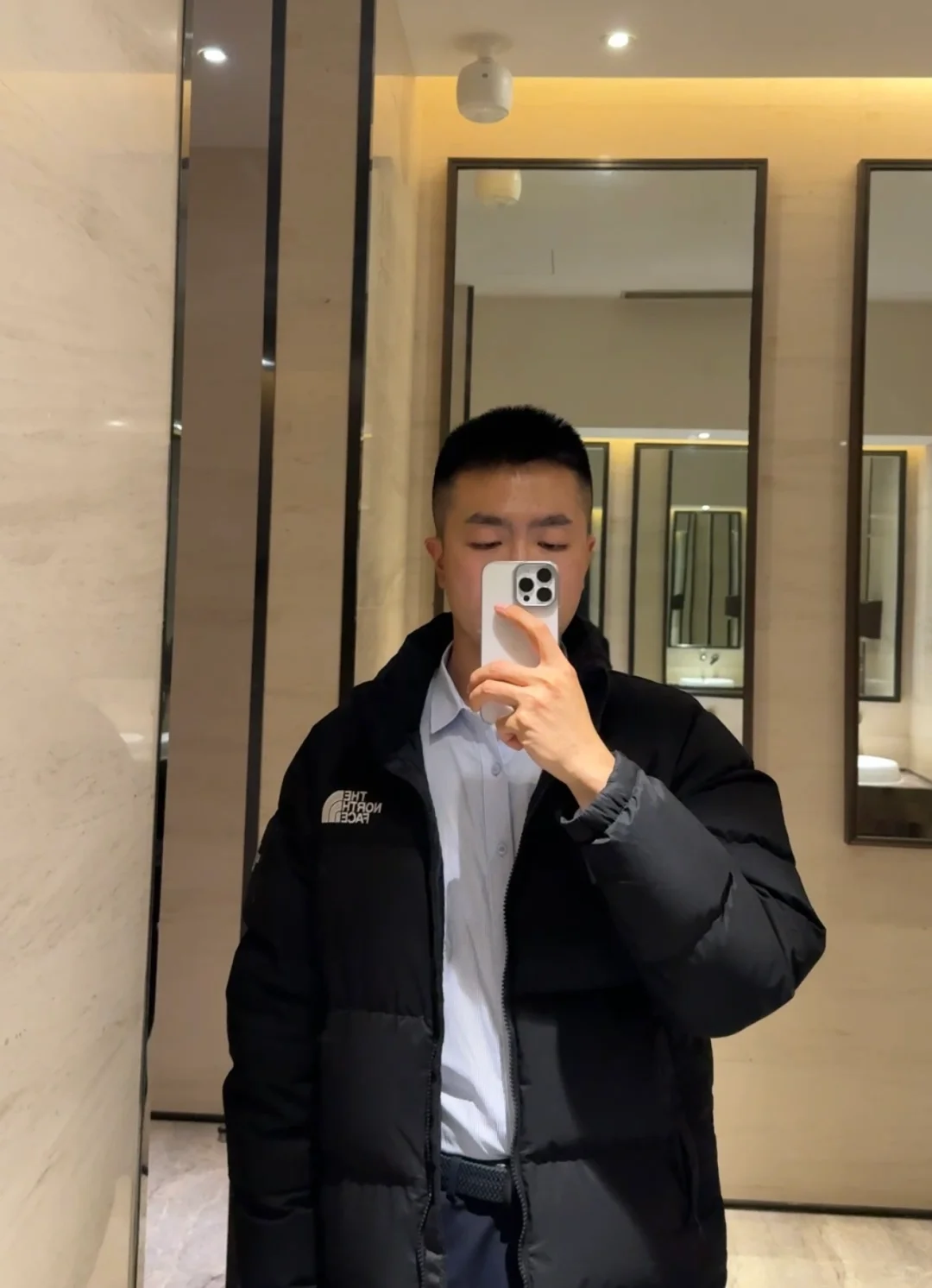 我们看得到繁华，却摸不到回忆
