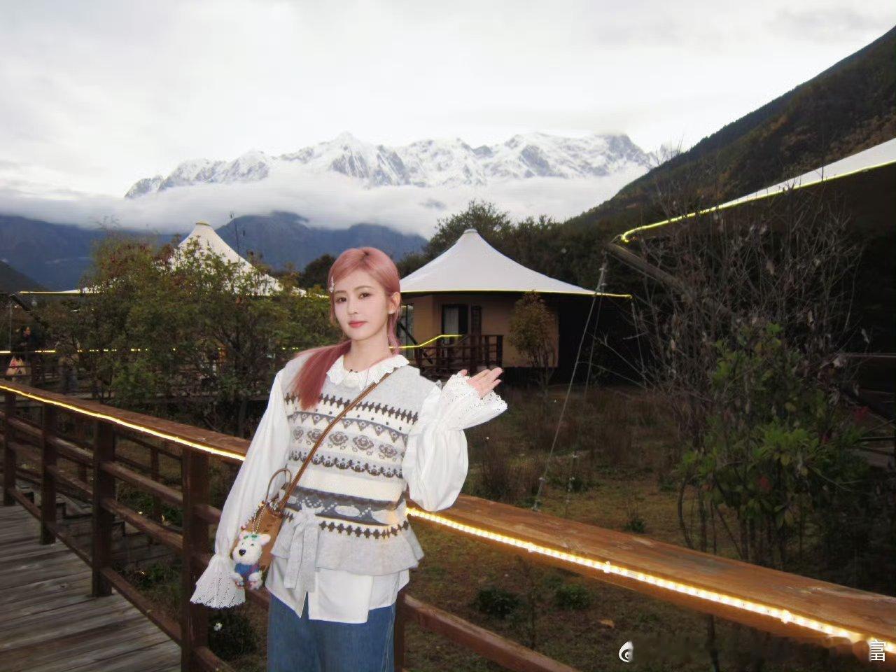 get白鹿出片秘诀：景美！重要的是人美！然后就可以随便一拍出片！白鹿小美出片