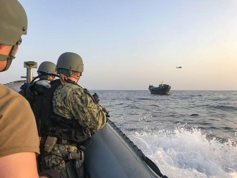 委内瑞拉军队胆子真大，苏30MK2战机，军舰，导弹一起出动，对峙美国宙斯盾级战舰